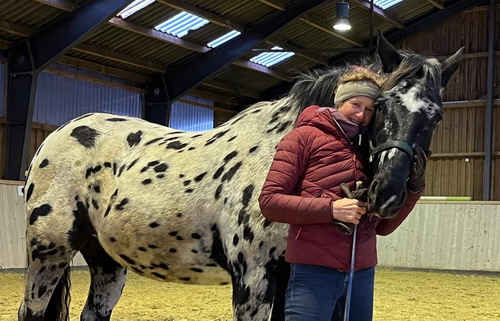 Astrid Kunze auf dem Pferdehof unter den Linden